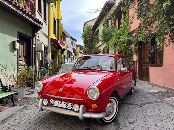 Herkesin gözü bu otomobilde! Hurda halde buldu 1 milyon lira harcadı