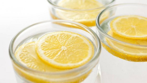 Foto - Herkesin yaptığı hata! Limonlu suyun faydasını sıfırlıyormuş, 1 saate ihtiyaç var