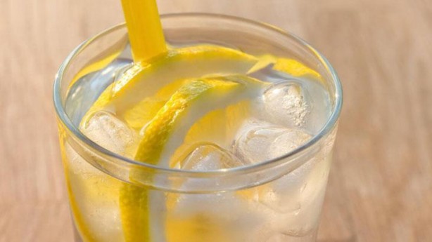 Foto - Herkesin yaptığı hata! Limonlu suyun faydasını sıfırlıyormuş, 1 saate ihtiyaç var