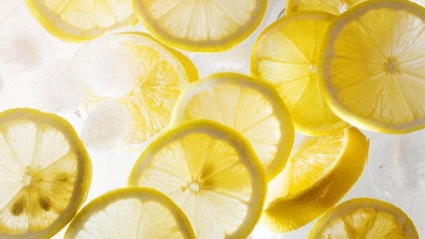 Herkesin yaptığı hata! Limonlu suyun faydasını sıfırlıyormuş, 1 saate ihtiyaç var