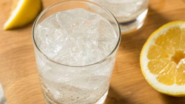 Foto - Herkesin yaptığı hata! Limonlu suyun faydasını sıfırlıyormuş, 1 saate ihtiyaç var