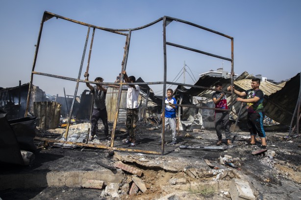 Foto - Herşem Kampı'nda yangın çıktı.