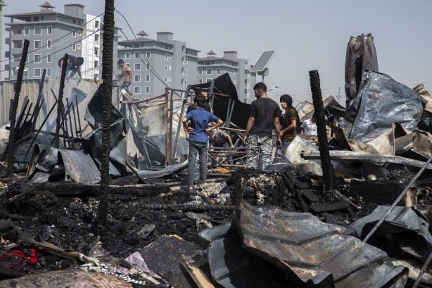 Foto - Herşem Kampı'nda yangın çıktı.