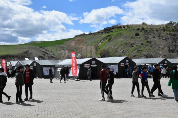 Foto - Herşey gençlerimiz için.. Büyük fedakarlık örneği! Böyle duyurdular...