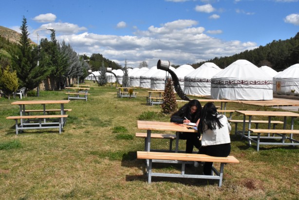 Foto - Herşey gençlerimiz için.. Büyük fedakarlık örneği! Böyle duyurdular...