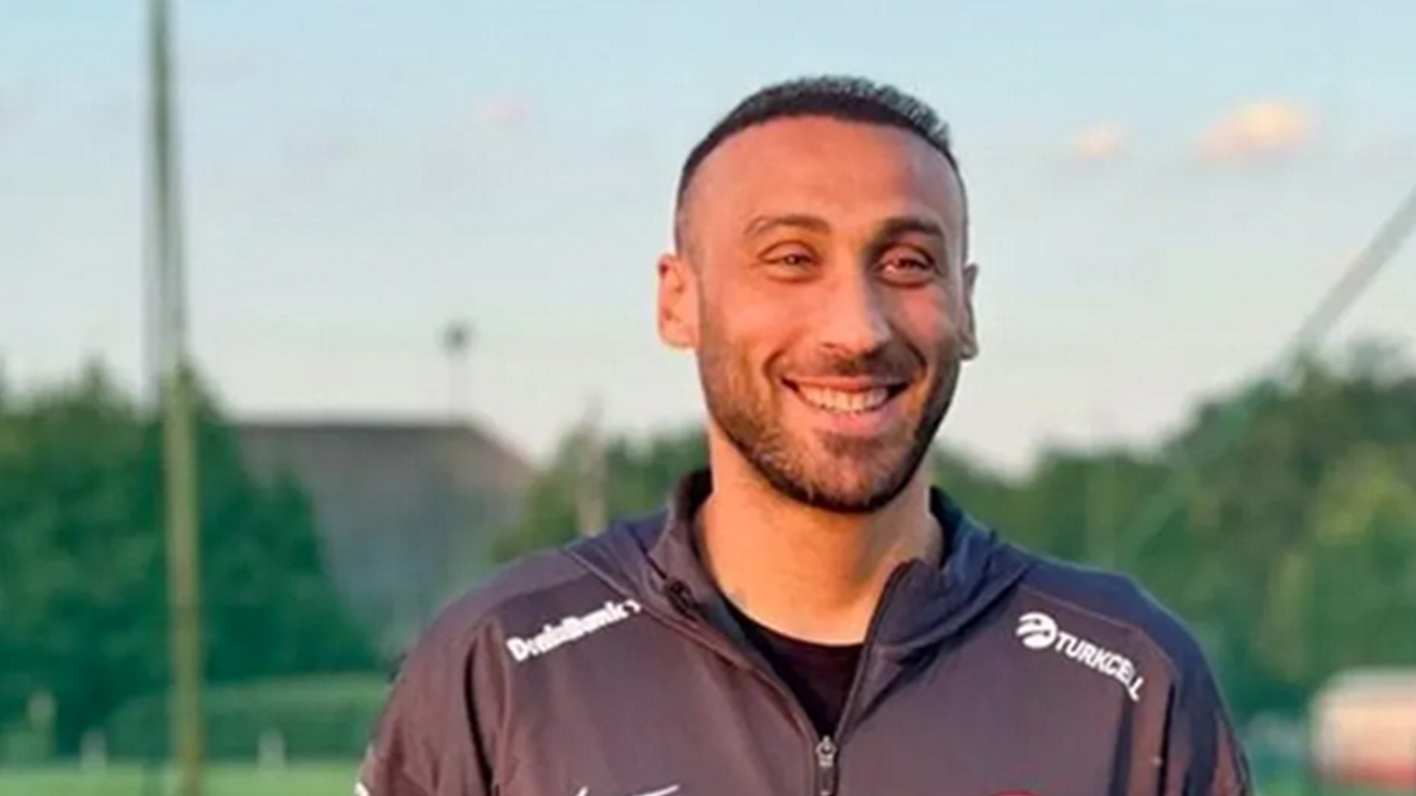 Foto - Hey gidi koca Cenk Tosun hey! Resmen oyuncak oldun oyuncak! Babasının yaptığına bak...