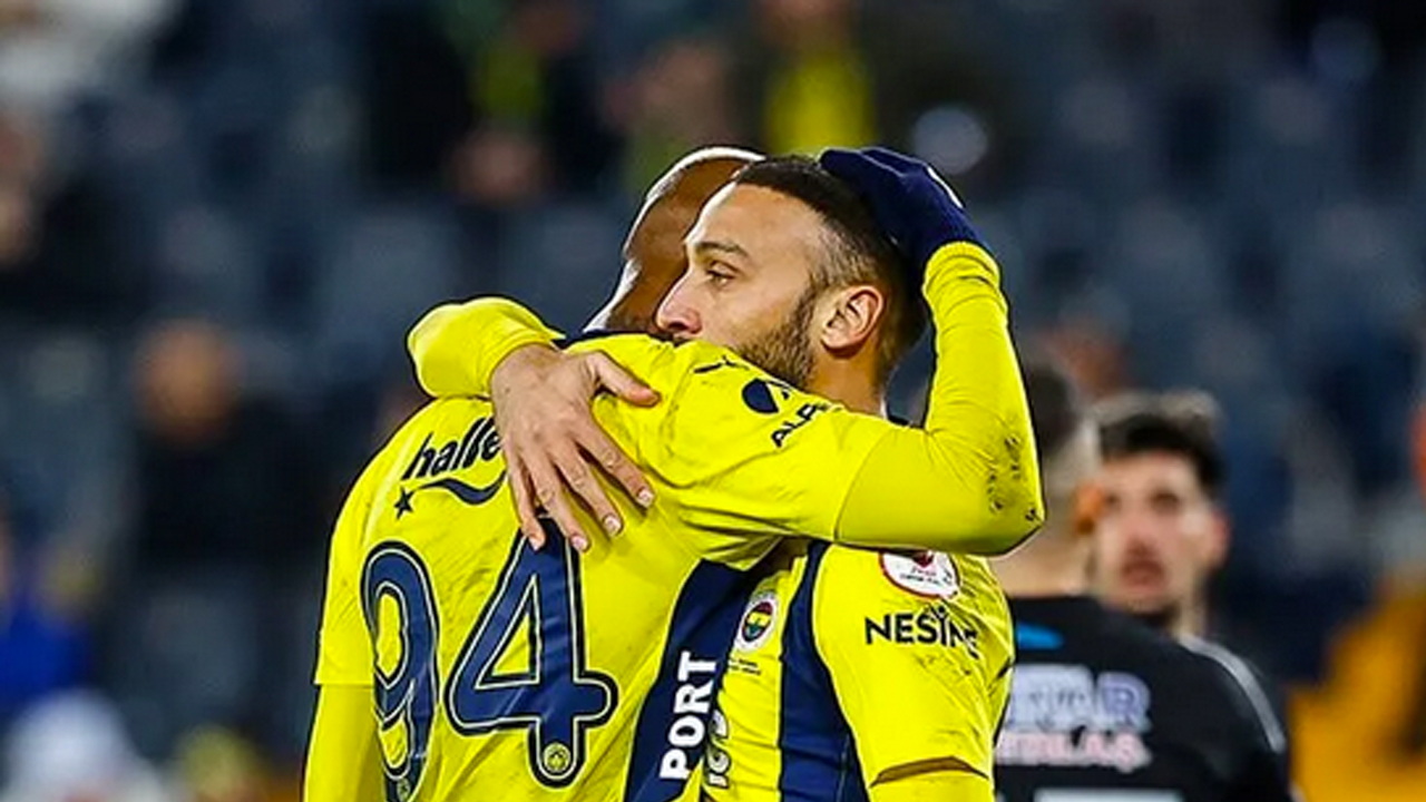 Foto - Hey gidi koca Cenk Tosun hey! Resmen oyuncak oldun oyuncak! Babasının yaptığına bak...