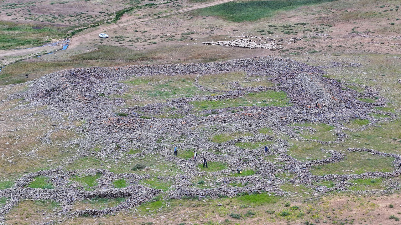 Heyecanlandıran keşif! O ilimizde 3 bin rakımda gizemli kale bulundu