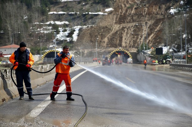 Foto - Heyelan nedeniyle kapanmıştı! KGM, Bolu Dağı Tüneli için saat verdi