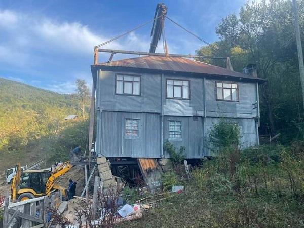 Foto - Heyelan tehlikesi altındaydı! Evini yıkmaya kıyamayınca bakın çözümü nasıl buldu