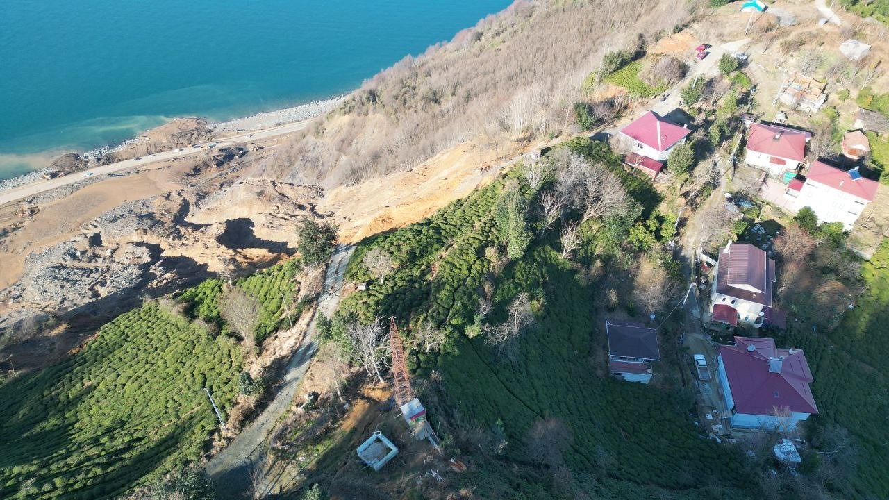 Foto - Heyelan tehlikesi devam ediyor! Bu köyde yaşayanların yürekleri ağızlarında