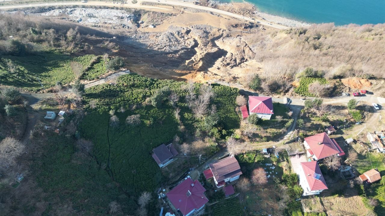 Foto - Heyelan tehlikesi devam ediyor! Bu köyde yaşayanların yürekleri ağızlarında