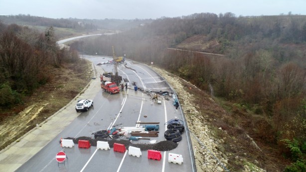Heyelan yaşanan Karadeniz Sahil Yolu'nda çalışma