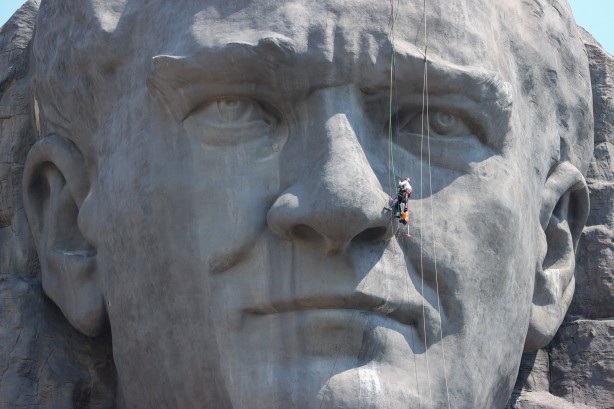 Heykeli para bakımı ayrı para! CHP Mustafa Kemal'in üzerindeki kuş pisliklerini temizleyecek!