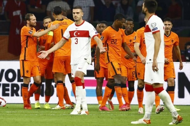 Foto - Hezimete uğrayan Milli Takım ve Şenol Güneş'e ağır sözler!