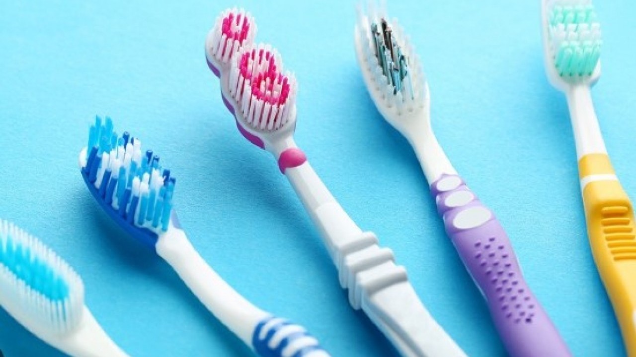 Foto - Bunu çok az kişi biliyor: Diş fırçasının arka tarafı bakı ne işe yarıyor!