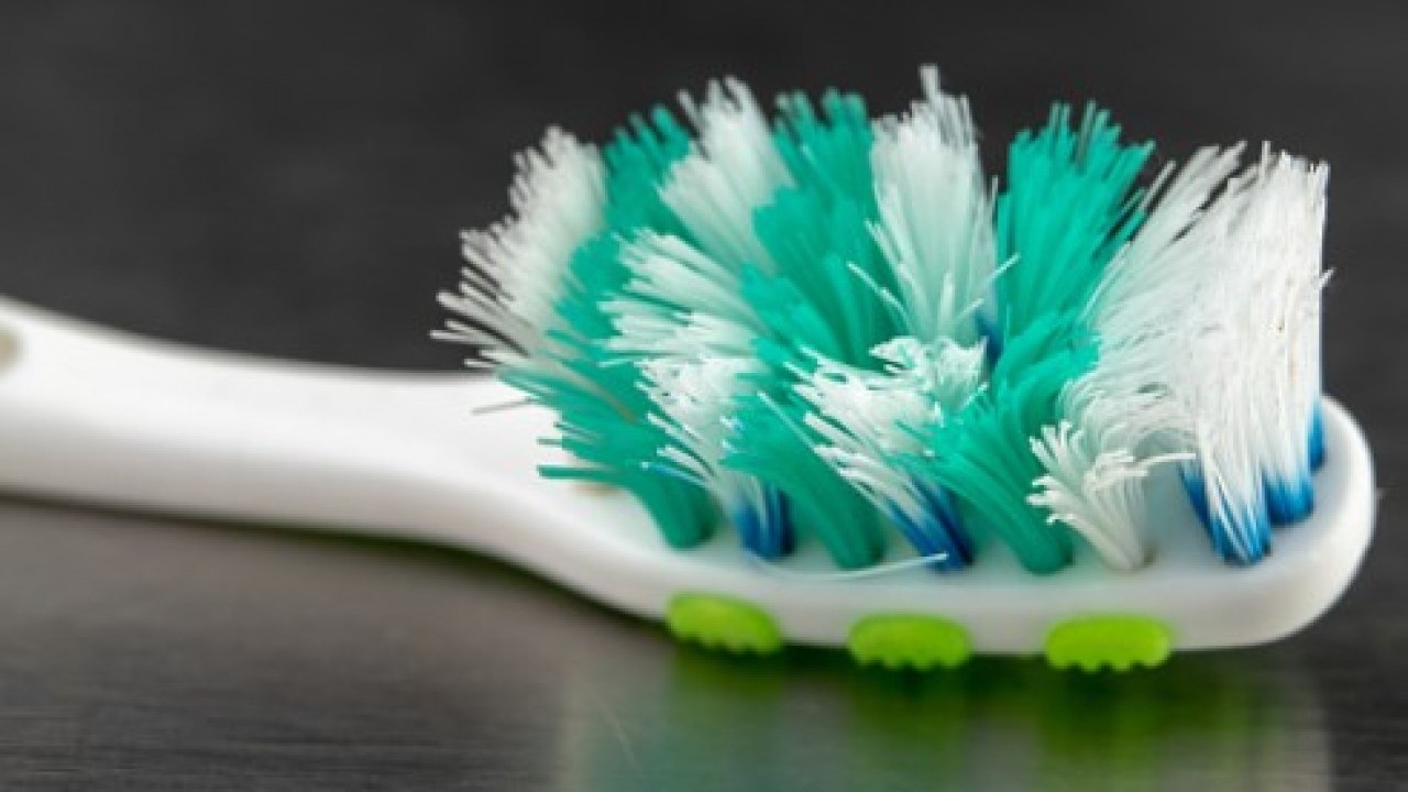 Foto - Bunu çok az kişi biliyor: Diş fırçasının arka tarafı bakı ne işe yarıyor!