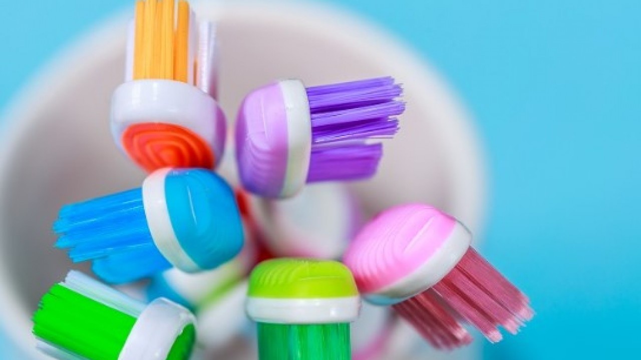 Foto - Bunu çok az kişi biliyor: Diş fırçasının arka tarafı bakı ne işe yarıyor!