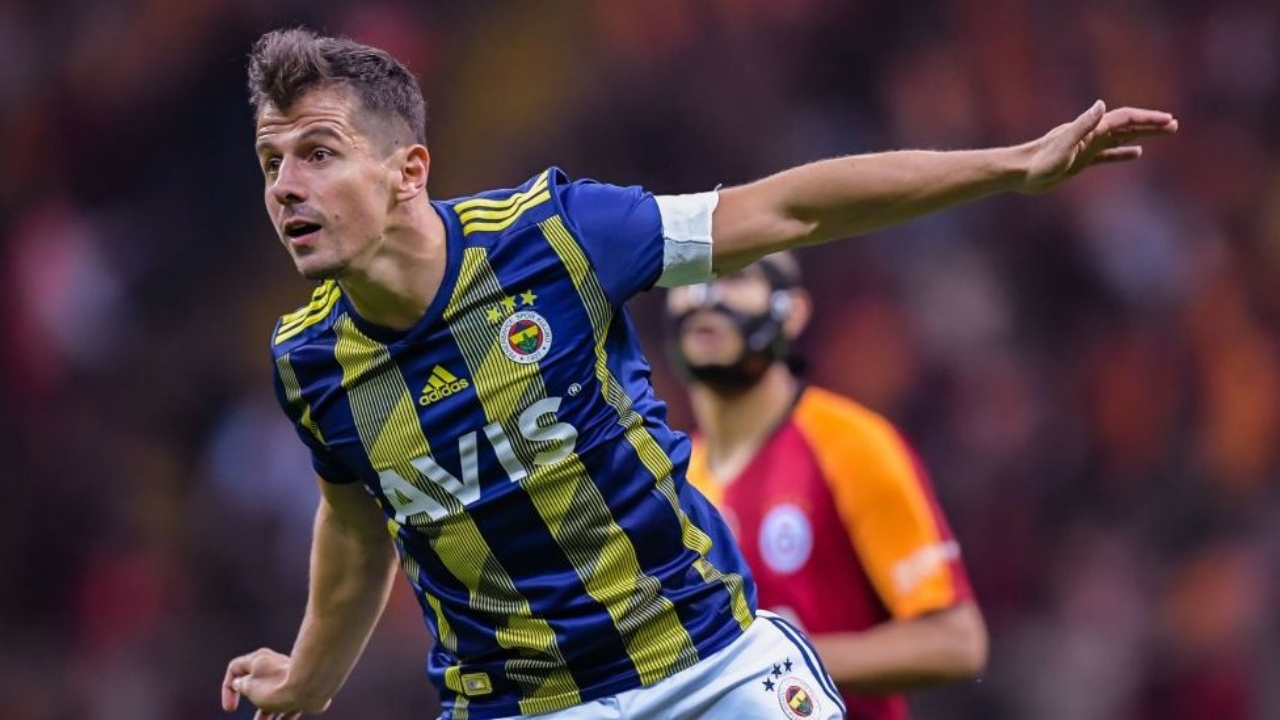 Foto - Hiç kimse aslını bilmiyordu! Emre Belözoğlu, "Fenerbahçe mi Galatasaray mı?" sorusuna hiç düşünmeden cevap verdi
