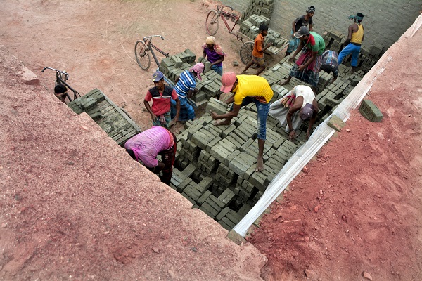 Foto - Hiçbir güvenlik önlemi yok! Çocuklar böyle çalıştırılıyor