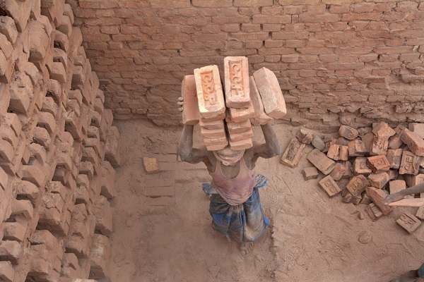 Foto - Hiçbir güvenlik önlemi yok! Çocuklar böyle çalıştırılıyor