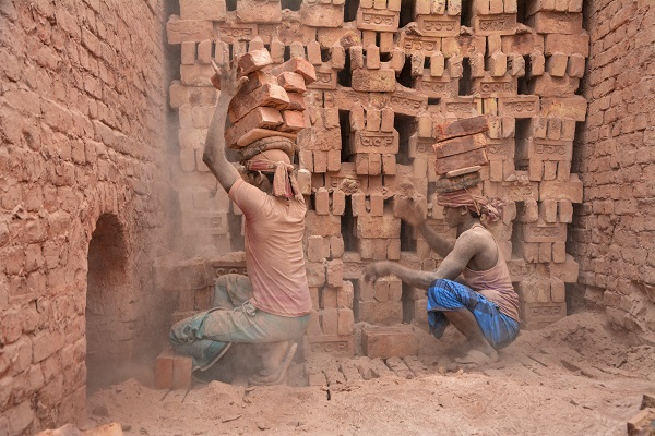 Foto - Hiçbir güvenlik önlemi yok! Çocuklar böyle çalıştırılıyor