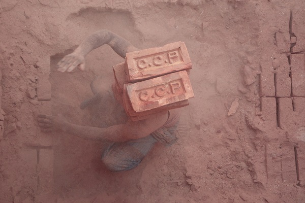 Hiçbir güvenlik önlemi yok! Çocuklar böyle çalıştırılıyor