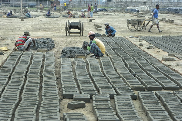 Foto - Hiçbir güvenlik önlemi yok! Çocuklar böyle çalıştırılıyor
