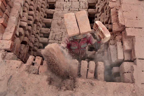 Foto - Hiçbir güvenlik önlemi yok! Çocuklar böyle çalıştırılıyor