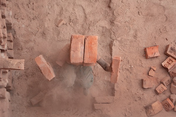 Foto - Hiçbir güvenlik önlemi yok! Çocuklar böyle çalıştırılıyor