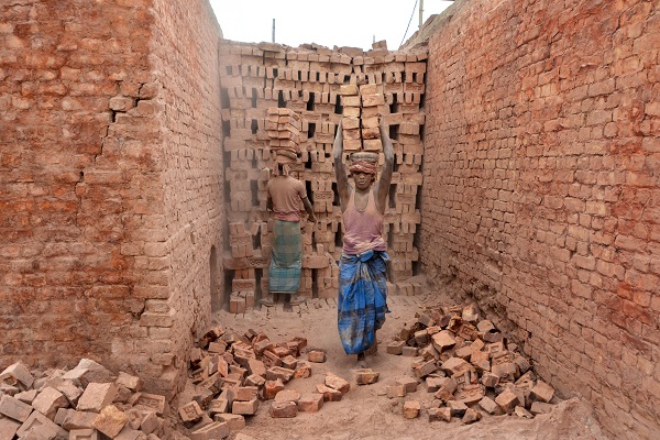 Foto - Hiçbir güvenlik önlemi yok! Çocuklar böyle çalıştırılıyor