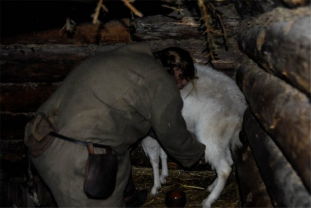 Foto - Hiçbir teknoloji kullanmadan Ortaçağ hayatı yaşıyor!