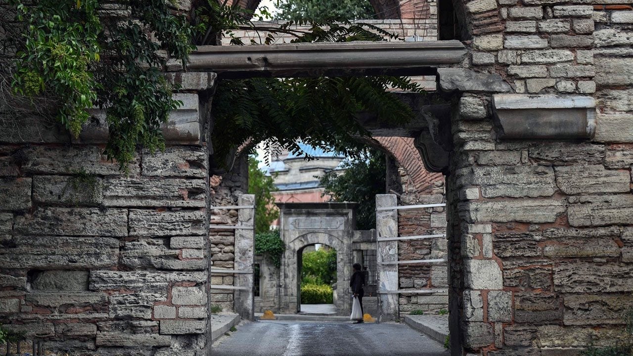 Foto - Hikayesi Bizans’tan Osmanlı’ya uzanıyor! İstanbul’un surlarında asılı duran bu gürzün sırrı ne? 