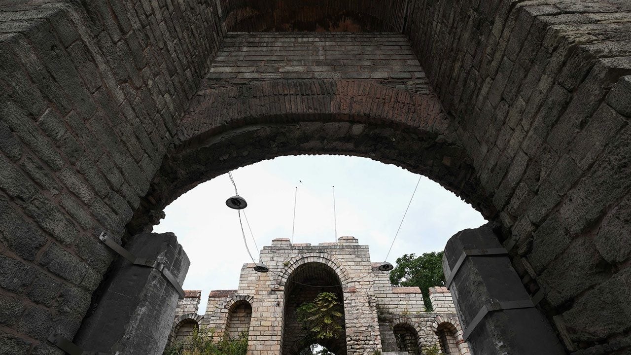 Foto - Hikayesi Bizans’tan Osmanlı’ya uzanıyor! İstanbul’un surlarında asılı duran bu gürzün sırrı ne? 
