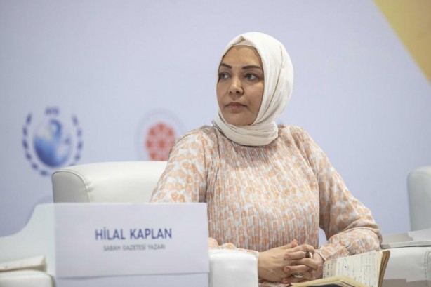 Foto - Hilal Kaplan, "Çamuru bile bizim üzerimize bulaşmaz" diyerek duyurdu! Bu, düpedüz iftira! Siz nasıl bir alçaksınız böyle