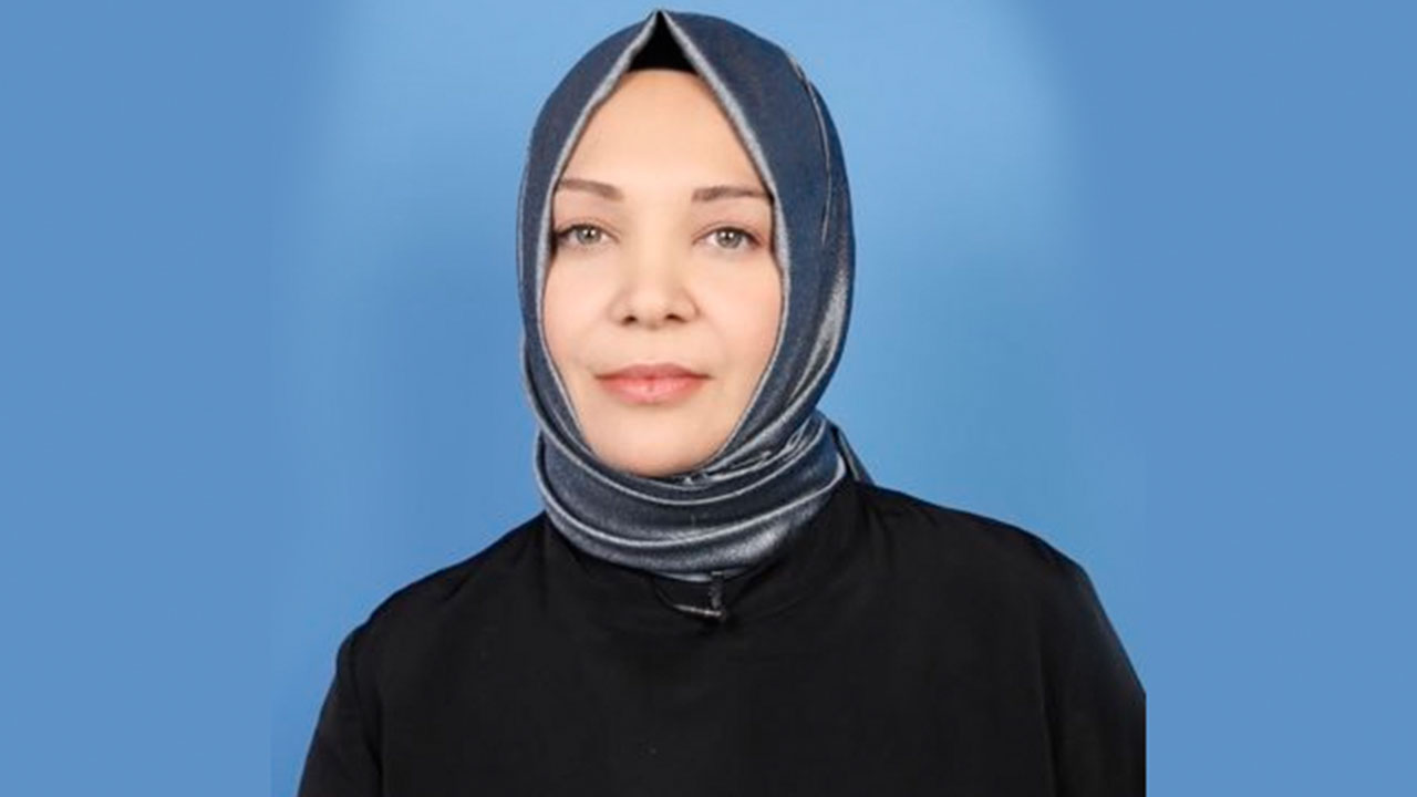 Foto - Hilal Kaplan isyan etti: Önce traktörleri teslim etseydiniz