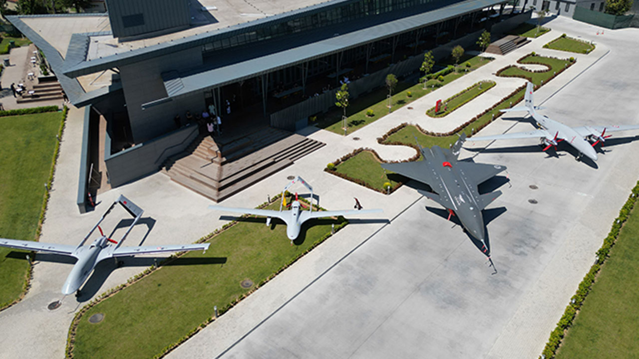 Foto - Hilal Kaplan'dan Baykar için olay sözler