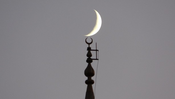 Hilal ve minarenin muazzam görüntüsü hayran bıraktı