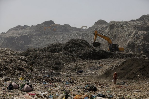 Foto - Hindistan Dünya Çevre Günü'nü böyle karşıladı! Bölgeden dumanlar yükseldi