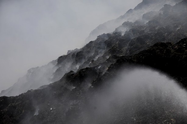 Foto - Hindistan Dünya Çevre Günü'nü böyle karşıladı! Bölgeden dumanlar yükseldi