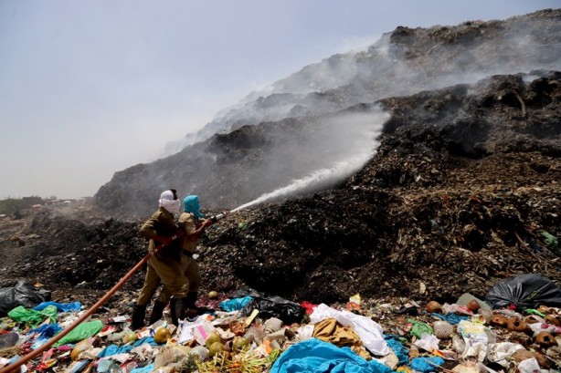 Foto - Hindistan Dünya Çevre Günü'nü böyle karşıladı! Bölgeden dumanlar yükseldi