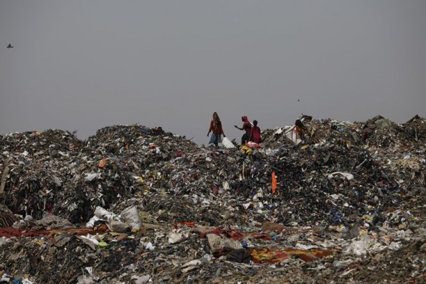 Foto - Hindistan Dünya Çevre Günü'nü böyle karşıladı! Bölgeden dumanlar yükseldi