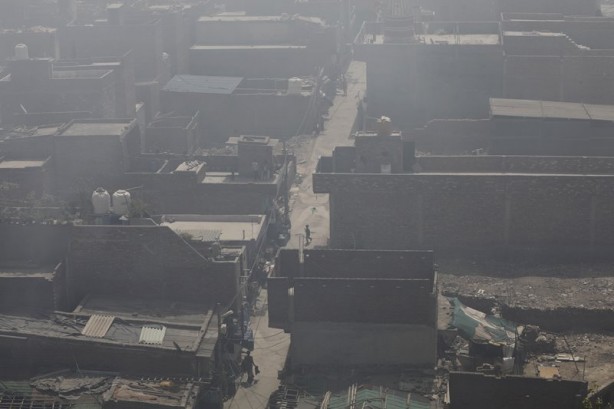 Foto - Hindistan Dünya Çevre Günü'nü böyle karşıladı! Bölgeden dumanlar yükseldi