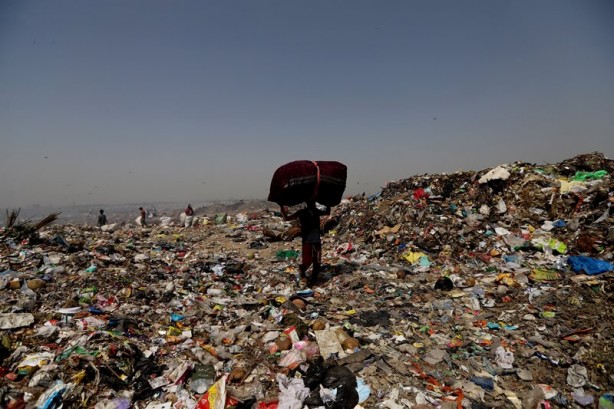 Foto - Hindistan Dünya Çevre Günü'nü böyle karşıladı! Bölgeden dumanlar yükseldi