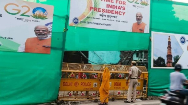 Foto - Hindistan fakirliğin üstünü kapattı! Liderler görmesin diye alınan "önleme" bakın