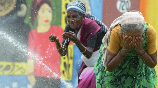 Foto - Hindistan tarihinin en sıcak günlerini yaşıyor! Ölü sayısı yükseliyor!