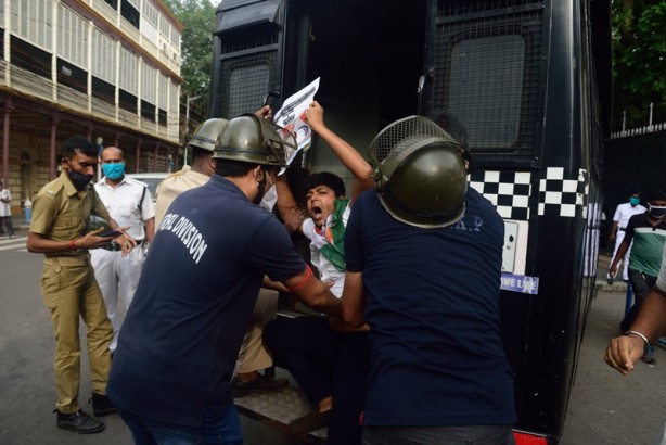 Foto - Hindistan'da 'hükümet bizi gözetliyor' iddiası! Protesto edildi