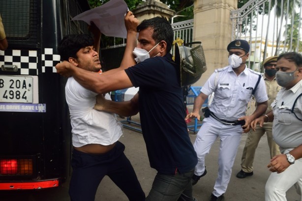 Foto - Hindistan'da 'hükümet bizi gözetliyor' iddiası! Protesto edildi