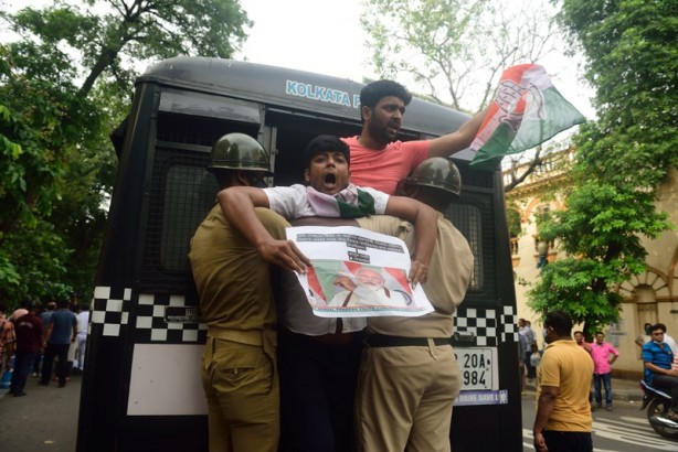 Foto - Hindistan'da 'hükümet bizi gözetliyor' iddiası! Protesto edildi