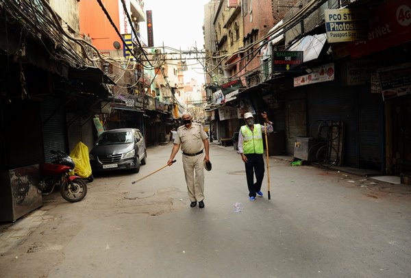 Foto - Hindistan'da ilginç görüntüler! Böyle dezenfekte ettiler